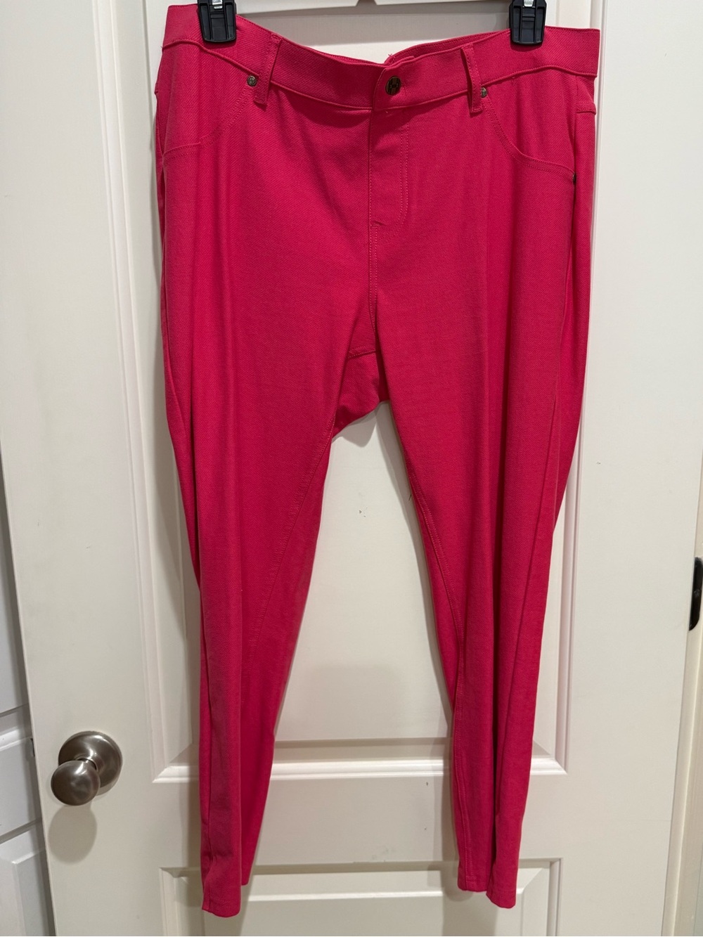 HUE Fuchsia Skinny Ponte Pants